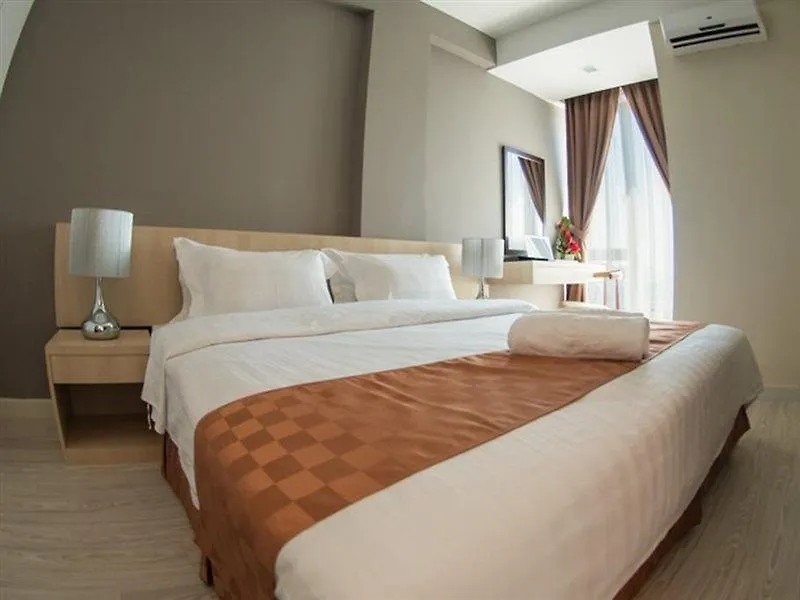 Sky Hotel Kota Kinabalu 4*,