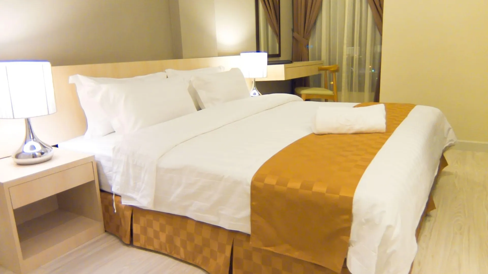 Sky Hotel Kota Kinabalu 4*,