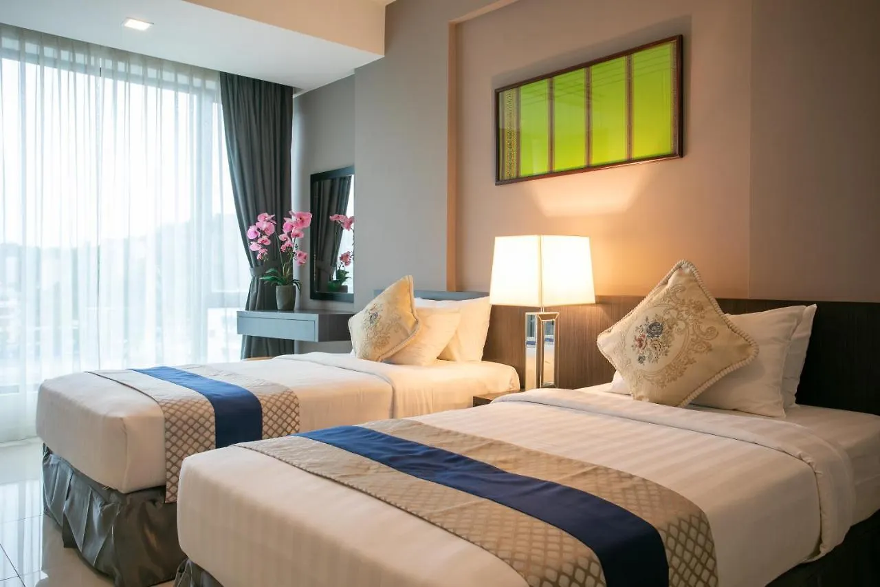 Sky Hotel Kota Kinabalu 4*,